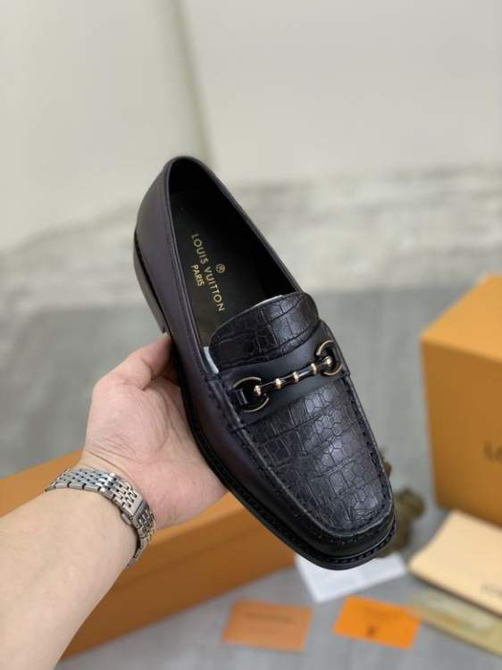 Picture of Louis Vuitton Shoes _SKULVsz38-441Cn061913809